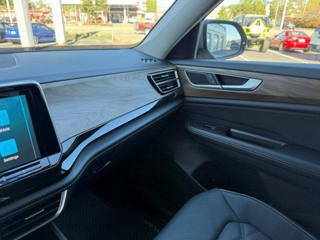 new 2026 Volkswagen Atlas car, priced at $44,884