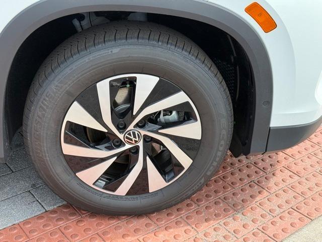 new 2025 Volkswagen Tiguan car, priced at $28,256