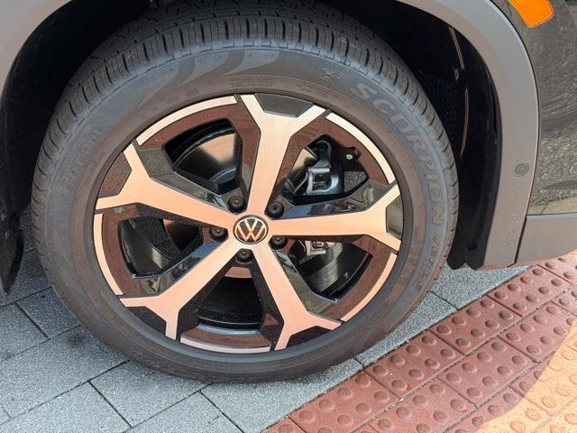new 2025 Volkswagen Tiguan car, priced at $31,571