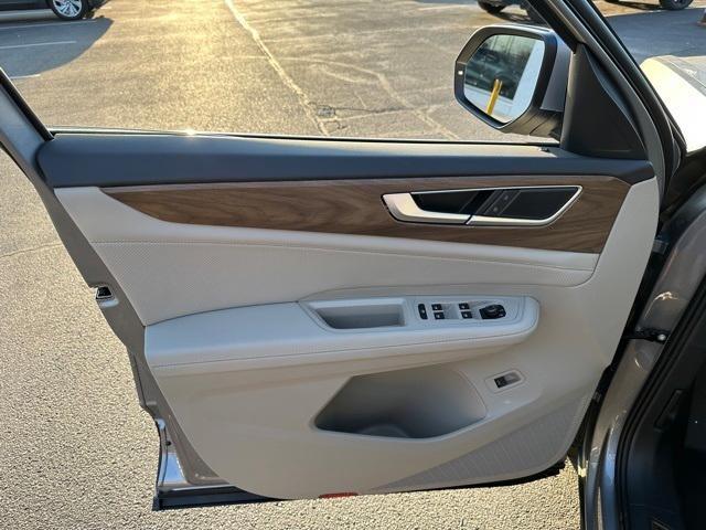 new 2026 Volkswagen Atlas car, priced at $44,777