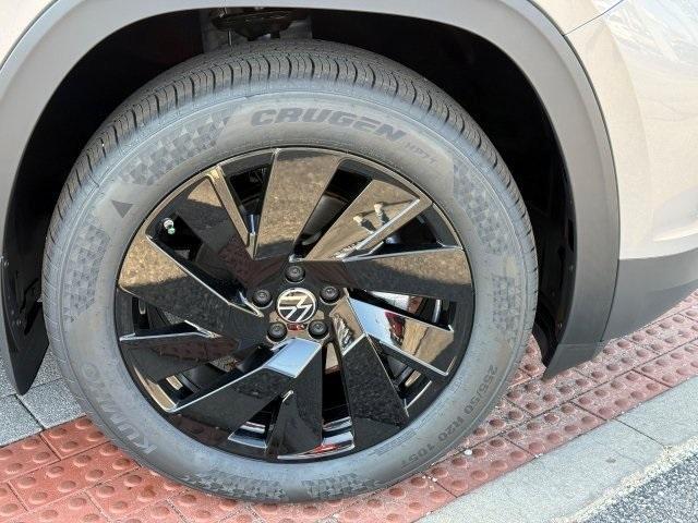 new 2025 Volkswagen Atlas car, priced at $41,564
