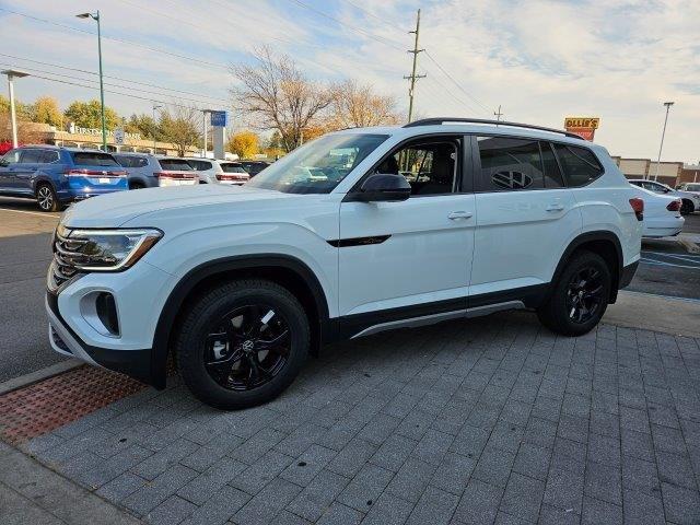 new 2025 Volkswagen Atlas car, priced at $50,281