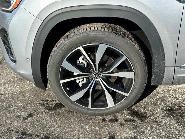 new 2025 Volkswagen Atlas Cross Sport car, priced at $47,874