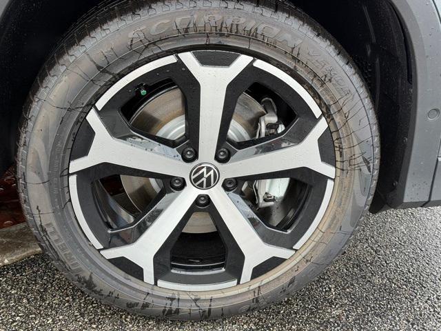 new 2025 Volkswagen Tiguan car, priced at $32,961