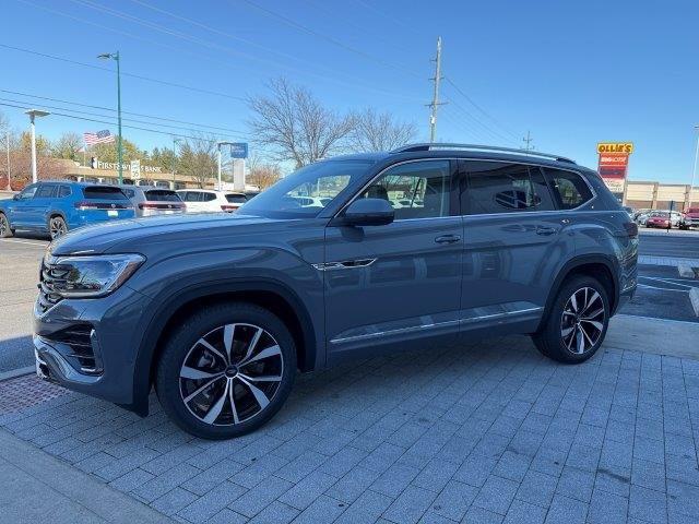 new 2025 Volkswagen Atlas car, priced at $57,116