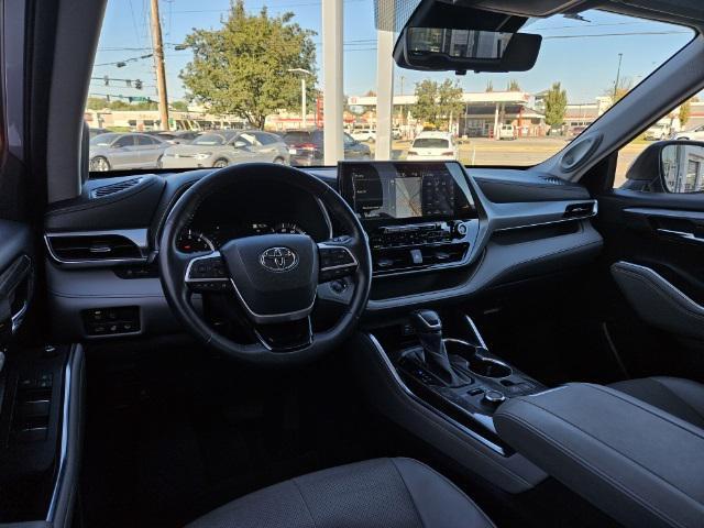 used 2022 Toyota Highlander car, priced at $41,081