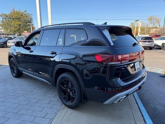 new 2025 Volkswagen Atlas car, priced at $49,586