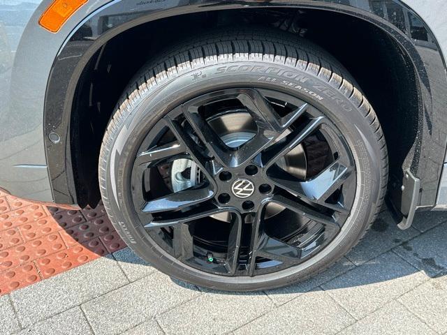 new 2025 Volkswagen Tiguan car, priced at $36,750