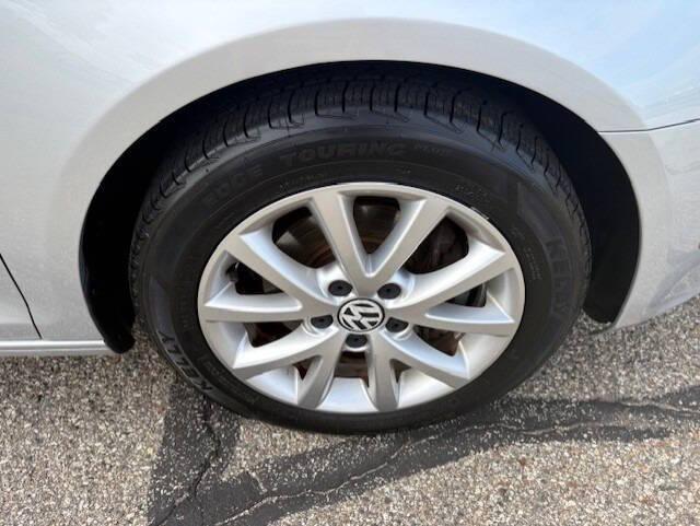 used 2012 Volkswagen Jetta SportWagen car, priced at $9,495