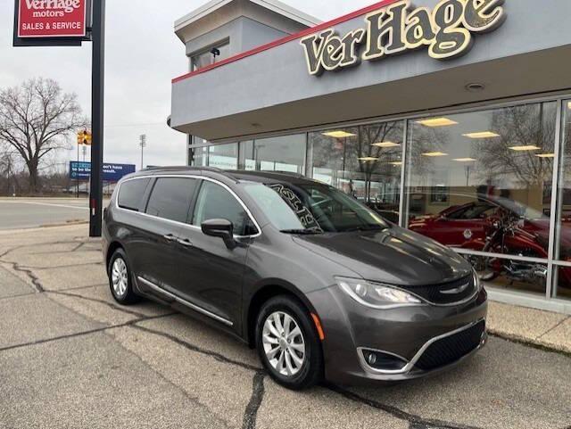 used 2017 Chrysler Pacifica car, priced at $14,795