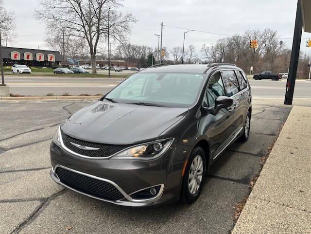 used 2017 Chrysler Pacifica car, priced at $14,795