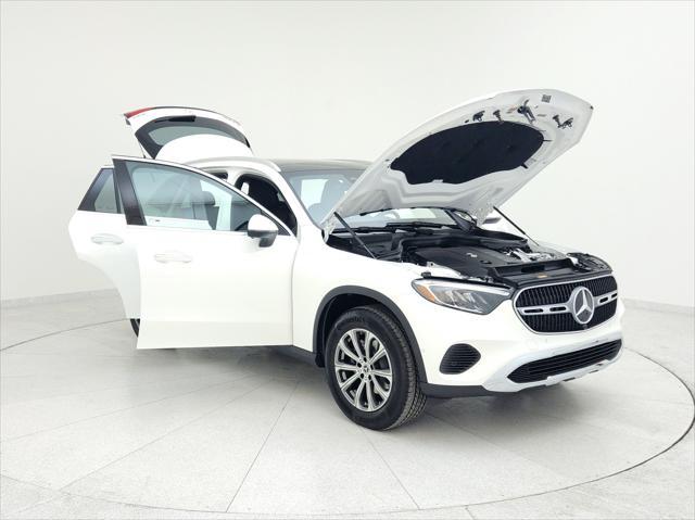 new 2025 Mercedes-Benz GLC 300 car, priced at $54,445