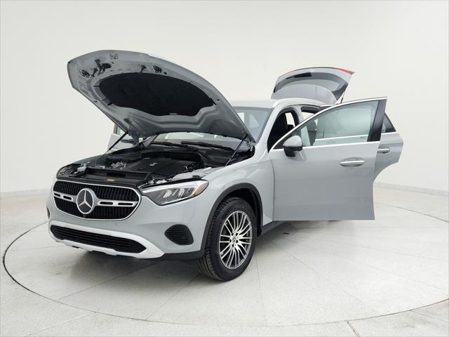 new 2025 Mercedes-Benz GLC 300 car, priced at $57,895