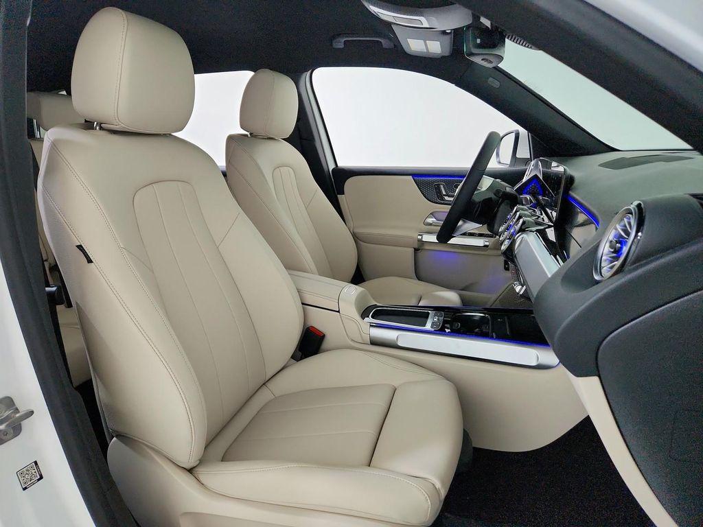 new 2025 Mercedes-Benz GLB 250 car, priced at $51,095