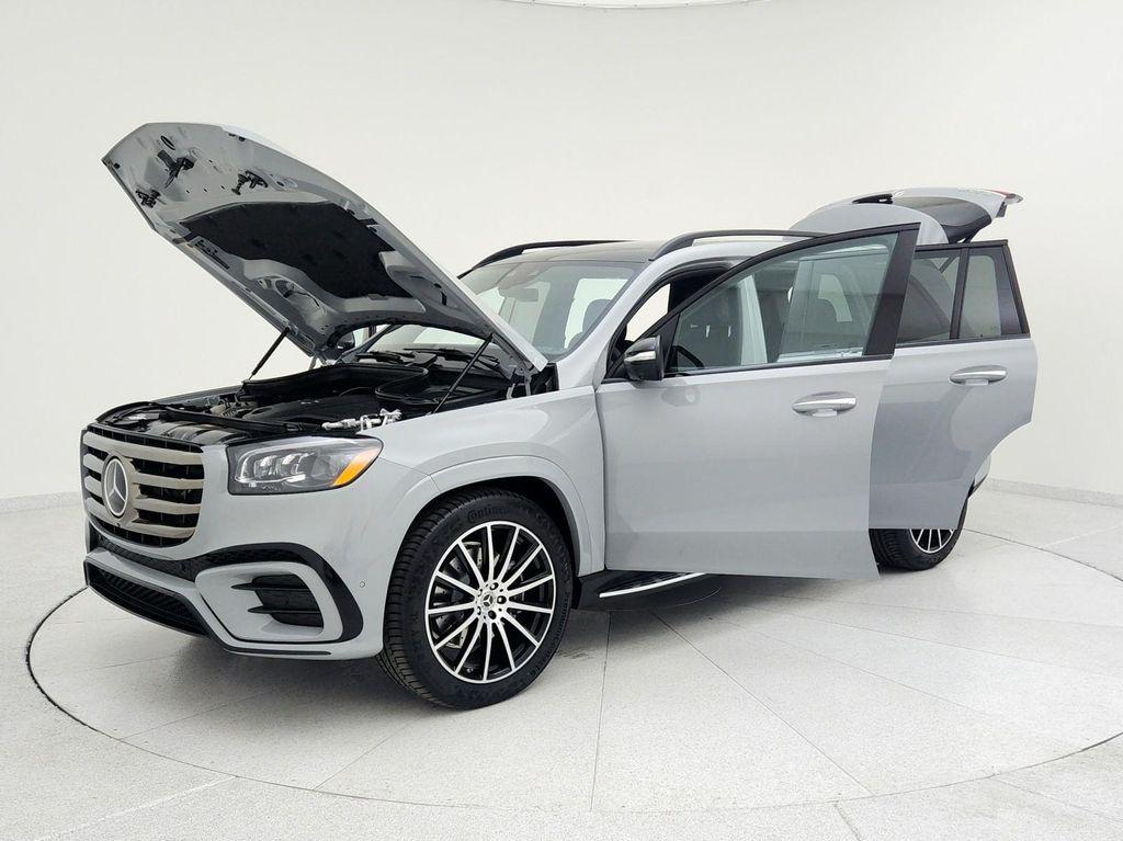 new 2025 Mercedes-Benz GLS 450 car