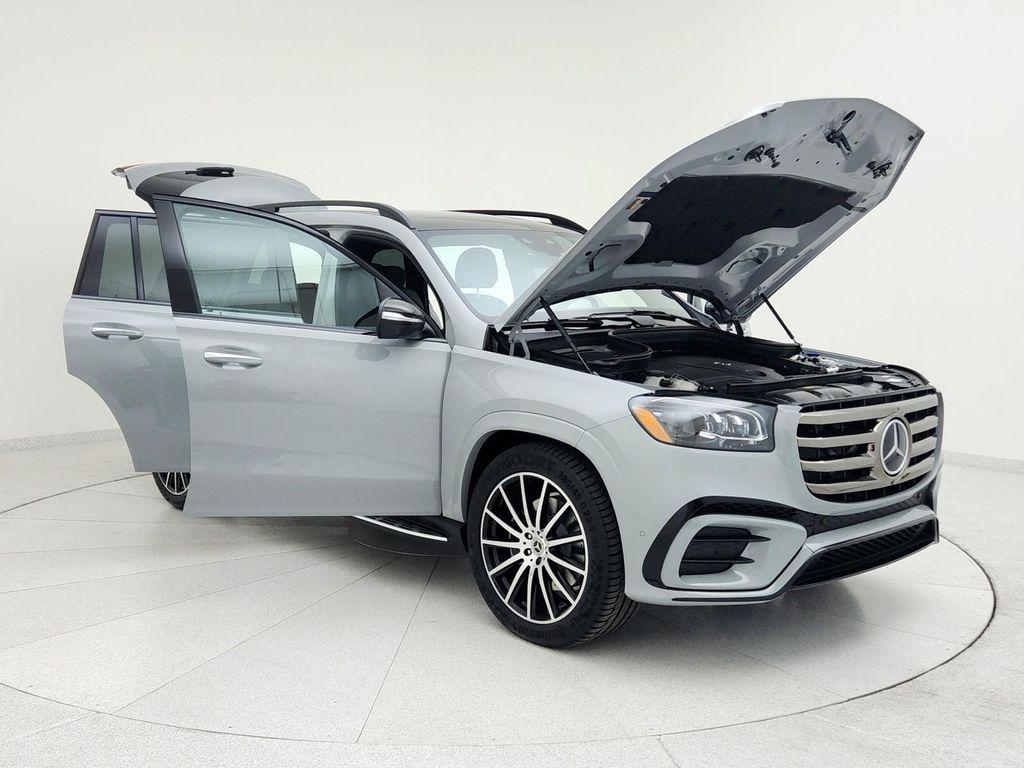 new 2025 Mercedes-Benz GLS 450 car