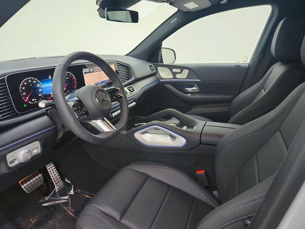 new 2025 Mercedes-Benz GLS 450 car
