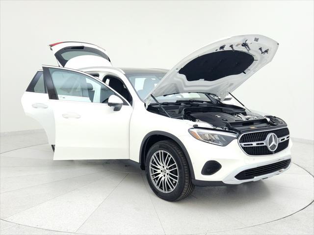 new 2025 Mercedes-Benz GLC 300 car, priced at $55,695