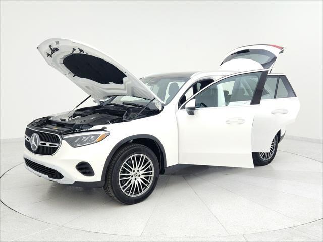 new 2025 Mercedes-Benz GLC 300 car, priced at $55,695