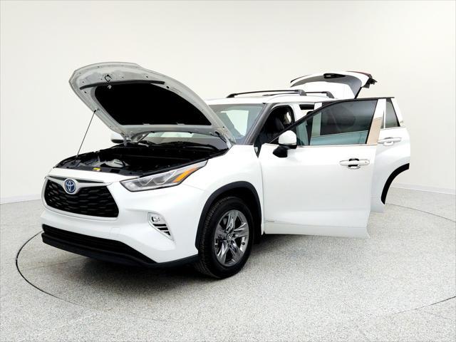 used 2022 Toyota Highlander Hybrid car, priced at $39,994