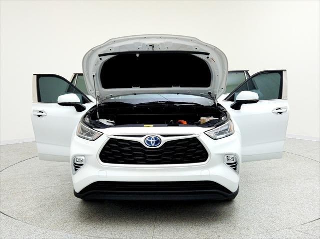 used 2022 Toyota Highlander Hybrid car, priced at $39,994