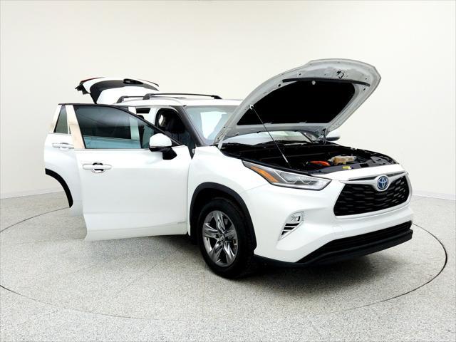 used 2022 Toyota Highlander Hybrid car, priced at $39,994
