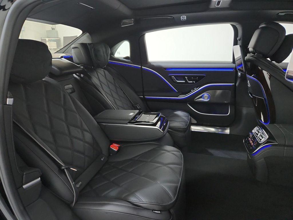 new 2025 Mercedes-Benz Maybach S 680 car, priced at $243,750