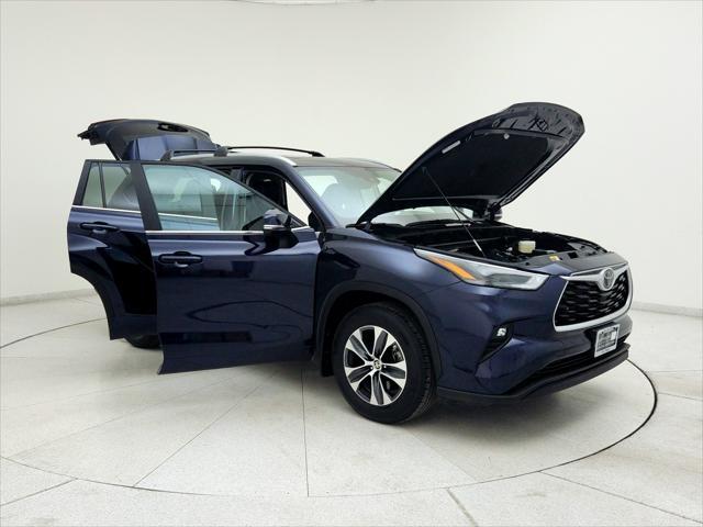 used 2024 Toyota Highlander car, priced at $42,393