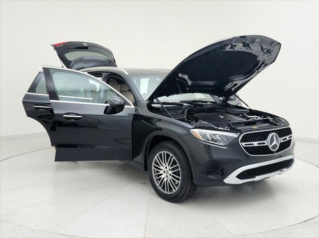 new 2024 Mercedes-Benz GLC 300 car, priced at $53,415