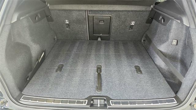 used 2021 Volvo XC40 car, priced at $22,977