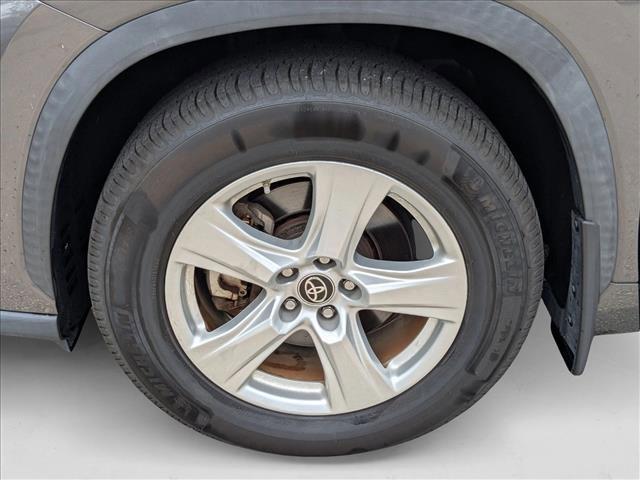 used 2021 Toyota Highlander Hybrid car, priced at $28,988