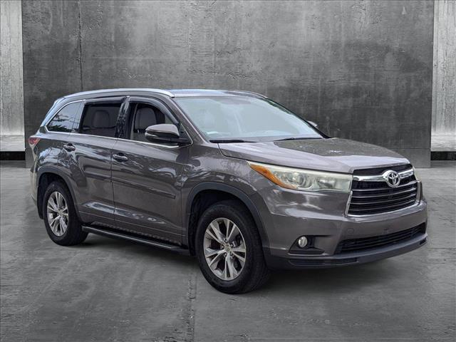 used 2015 Toyota Highlander car, priced at $17,995