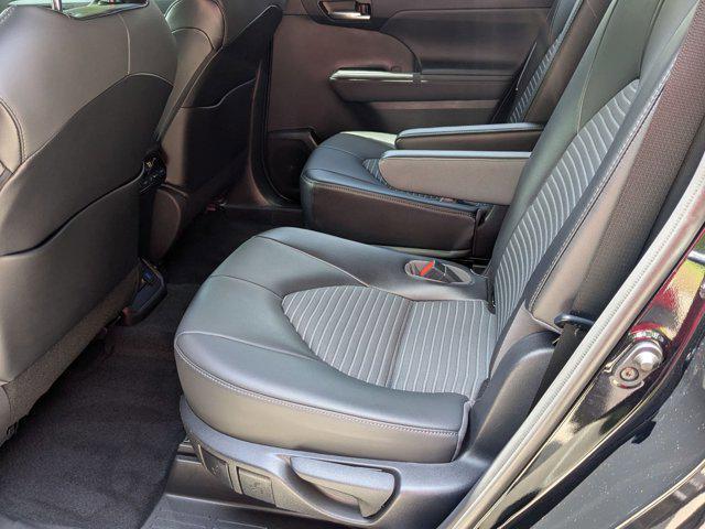 used 2021 Toyota Highlander car, priced at $34,995