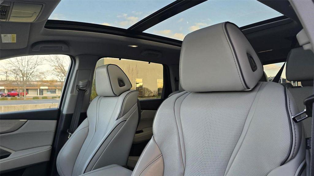 used 2022 Acura MDX car, priced at $37,318