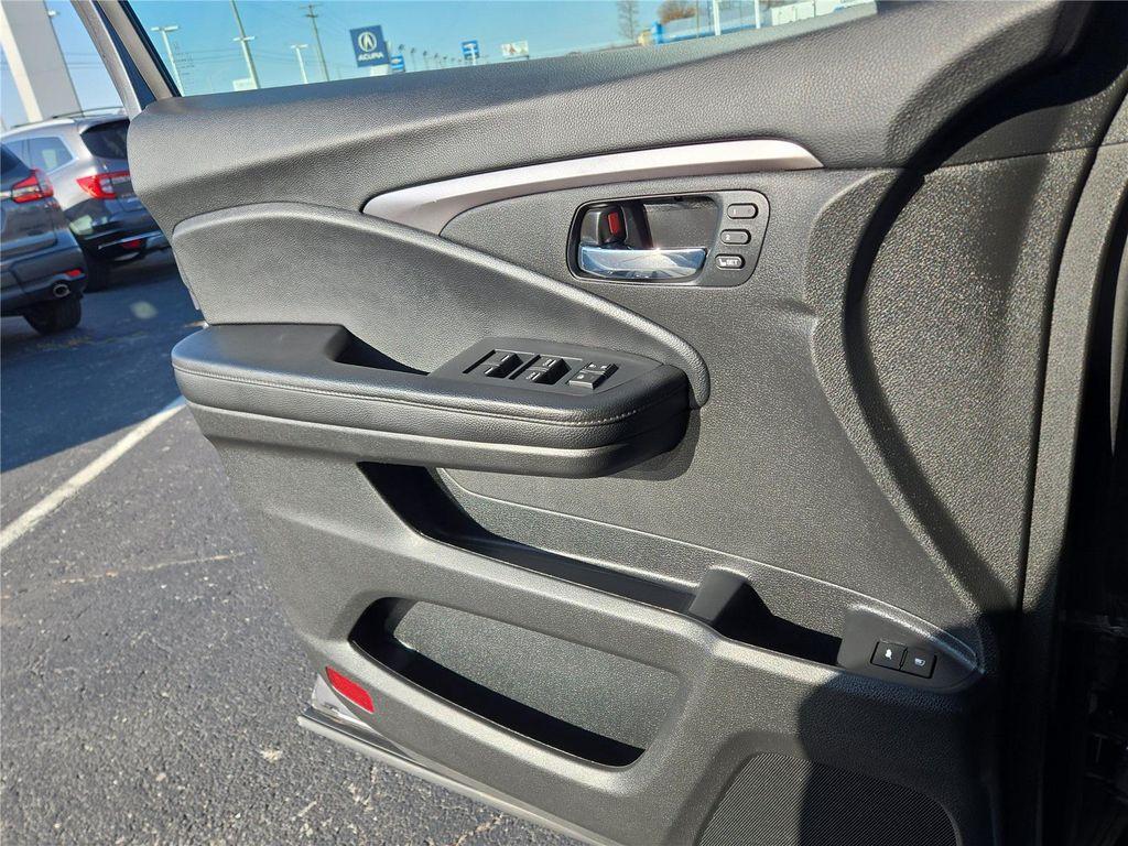 used 2022 Honda Pilot car, priced at $32,689