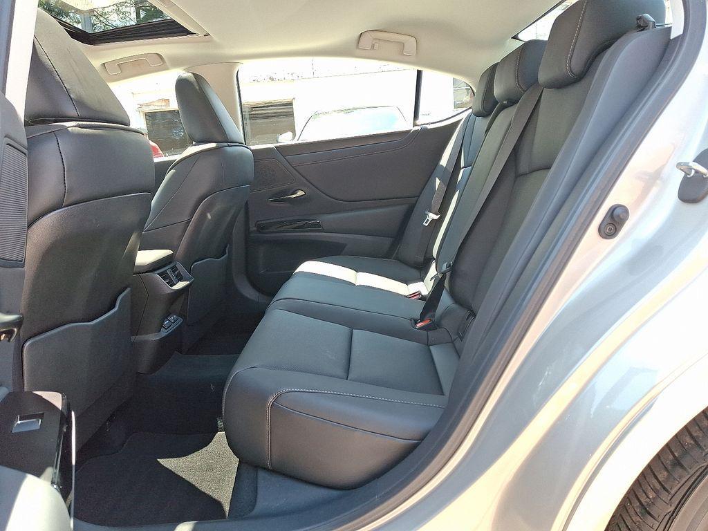 used 2024 Lexus ES 350 car, priced at $40,598