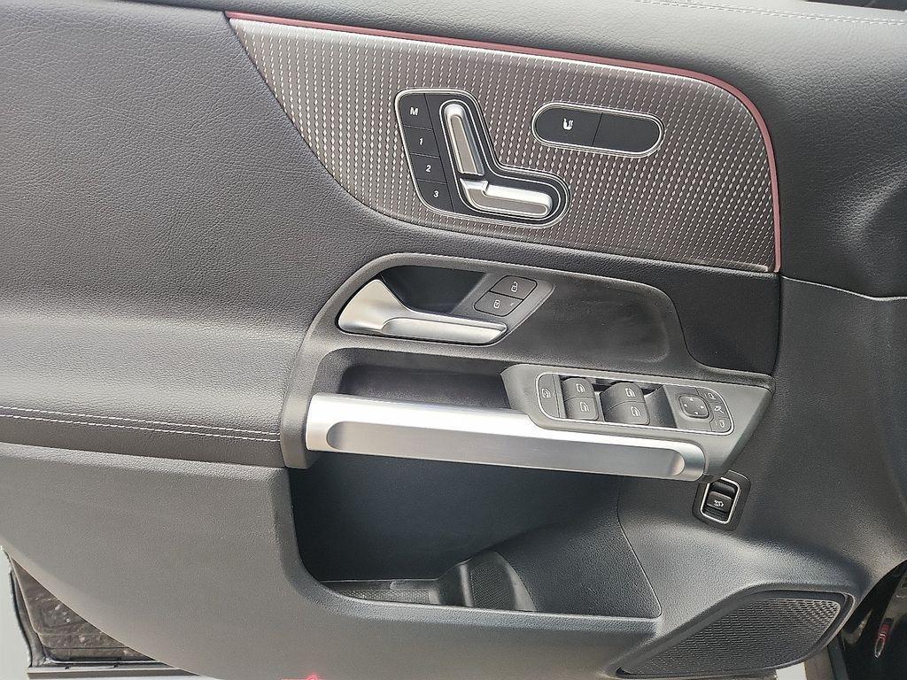 used 2022 Mercedes-Benz GLB 250 car, priced at $27,000