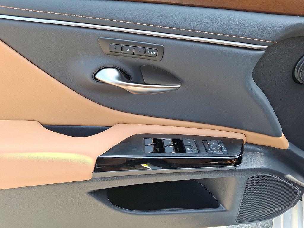 new 2025 Lexus ES 350 car, priced at $48,180