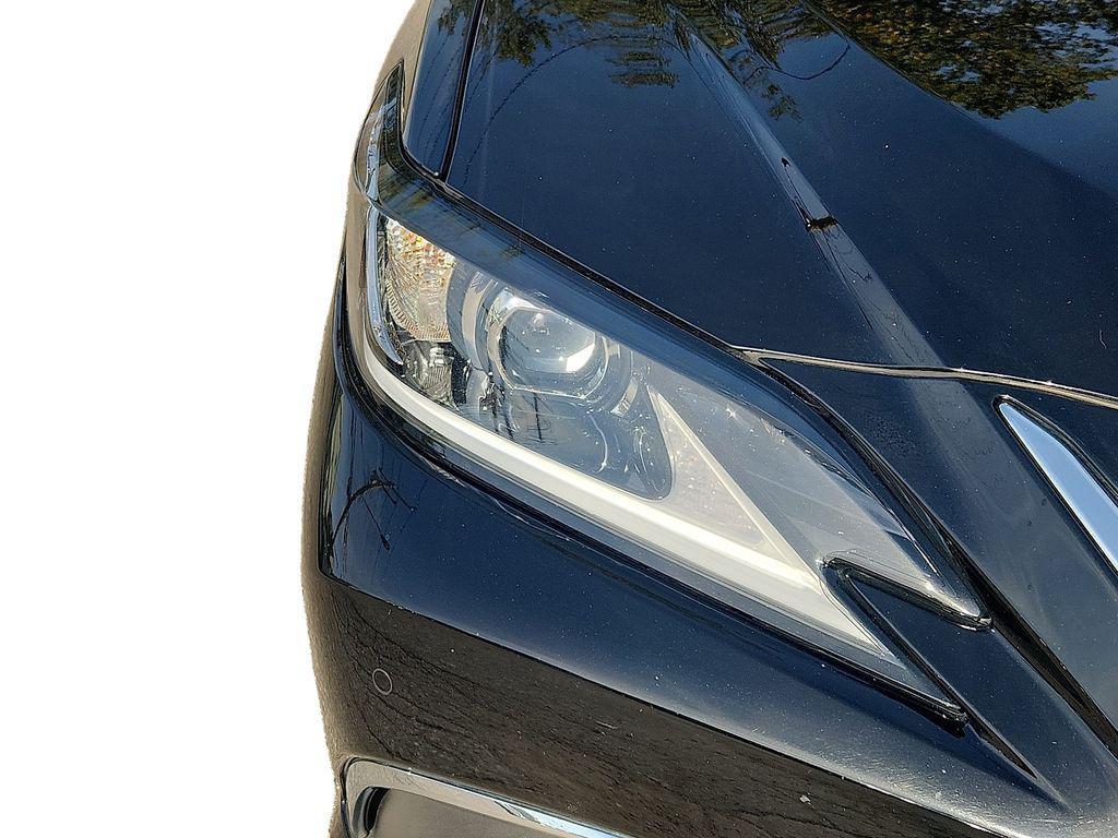 used 2022 Lexus ES 300h car, priced at $30,000