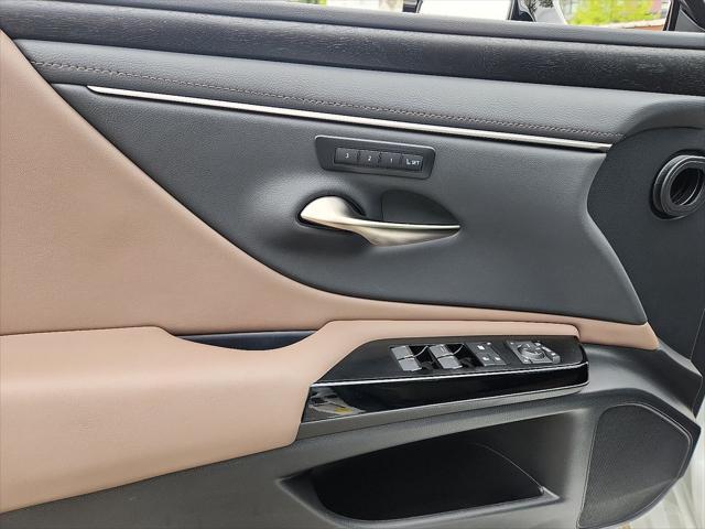 used 2025 Lexus ES 350 car, priced at $43,897