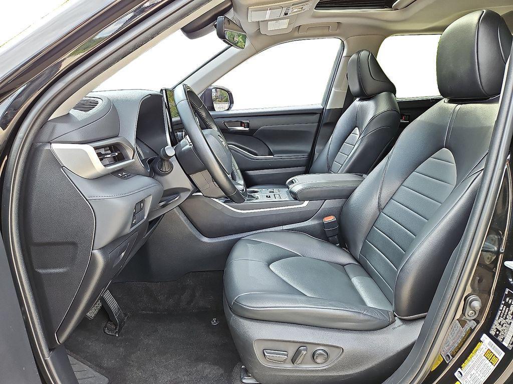 used 2023 Toyota Highlander car, priced at $32,000