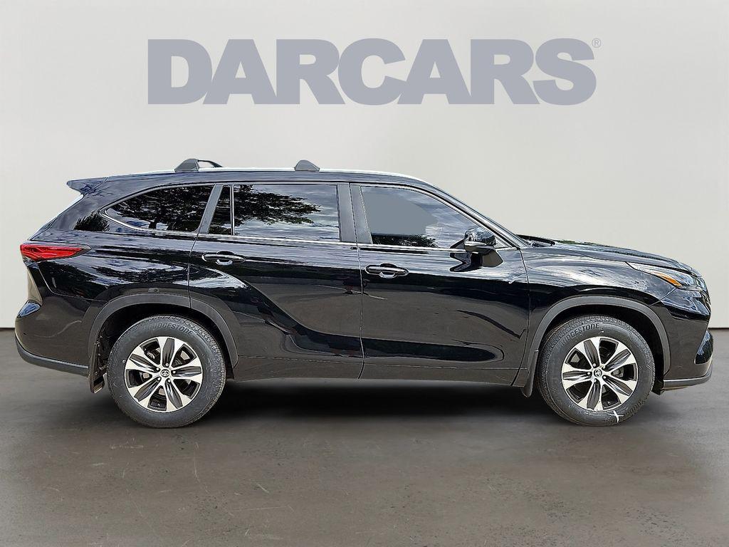 used 2023 Toyota Highlander car, priced at $32,000