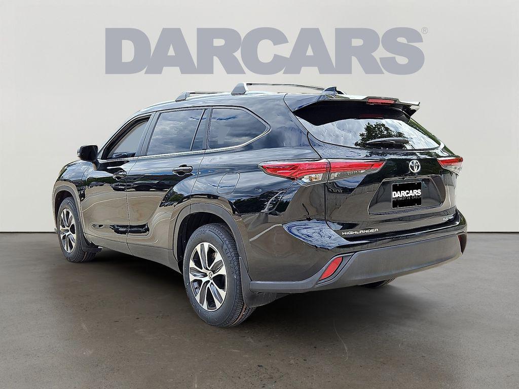 used 2023 Toyota Highlander car, priced at $32,000