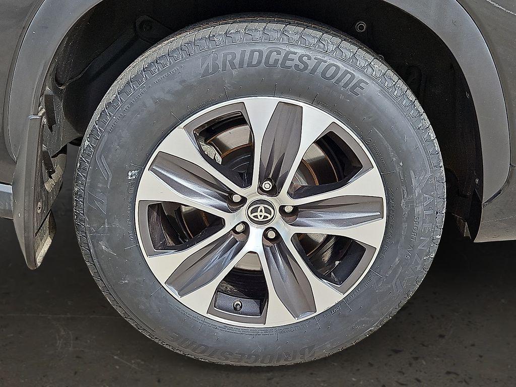 used 2023 Toyota Highlander car, priced at $32,000