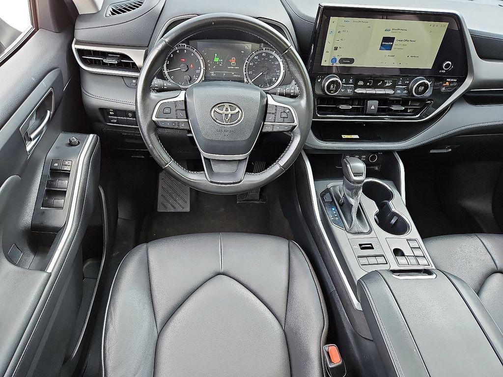used 2023 Toyota Highlander car, priced at $32,000