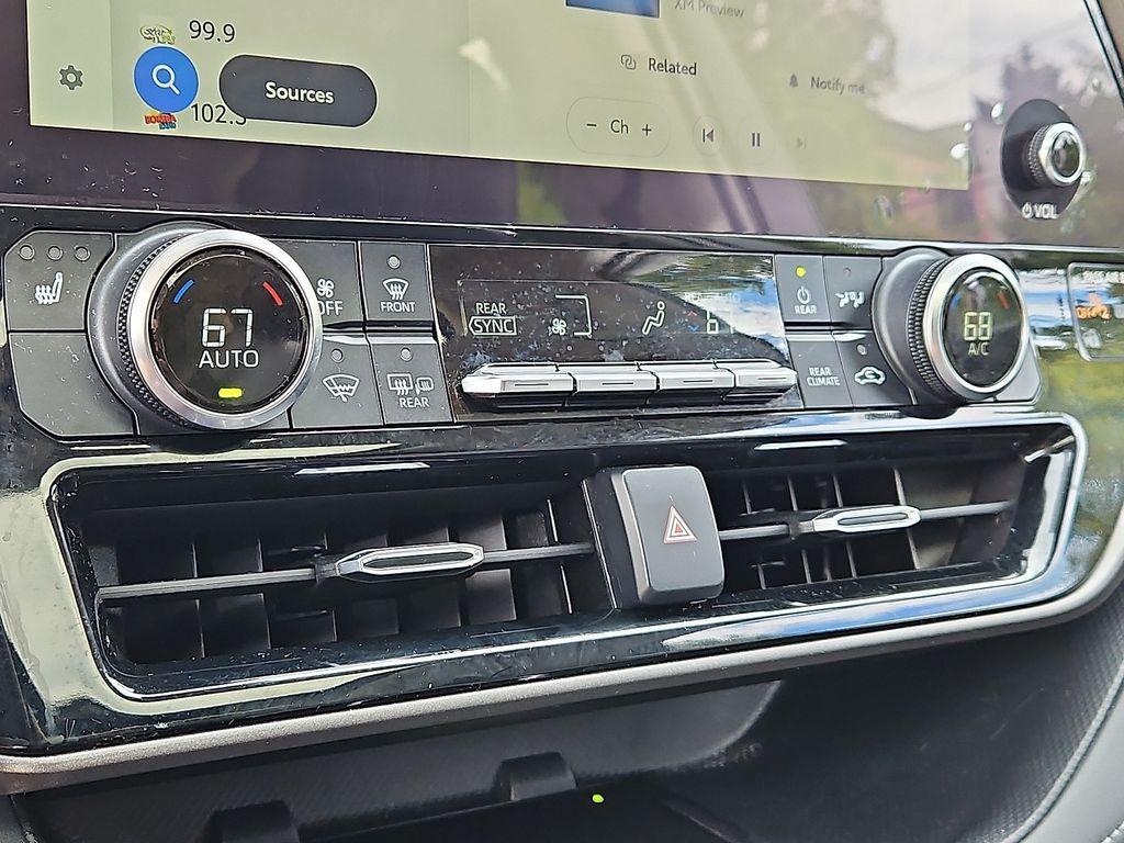used 2023 Toyota Highlander car, priced at $32,000