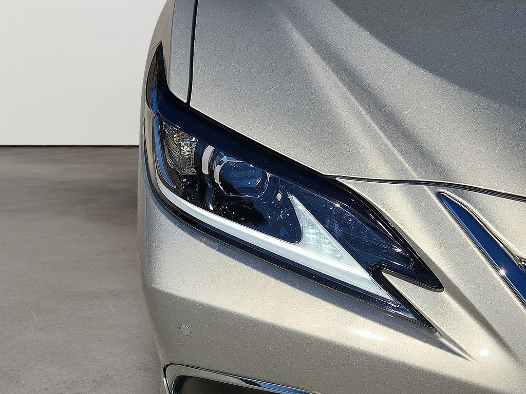 used 2025 Lexus ES 300h car, priced at $45,149