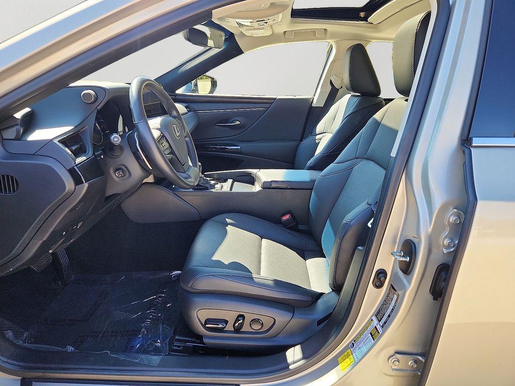 used 2025 Lexus ES 300h car, priced at $45,149
