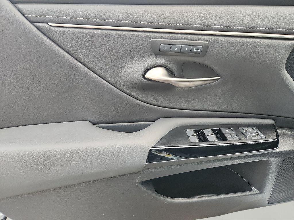 used 2022 Lexus ES 300h car, priced at $38,679