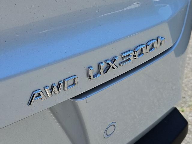new 2025 Lexus UX 300h car, priced at $47,085